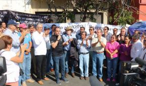 Blanco estuvo acompañado del activista Javier Sicilia y del rector de la Universidad Autónoma de Morelos, Alejandro Vera