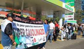 El aumento al precio de la gasolina en México provocó manifestaciones y bloqueos en varios puntos del país