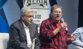 Andrés Manuel López Obrador acompañó a Paco Ignacio Taibo II en la presentación de un libro, en octubre de 2017