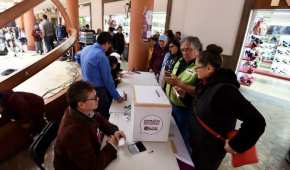 Un grupo de ciudadanos que participó en la consulta nacional para decidir sobre el aeropuerto de México