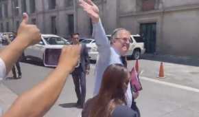 Marcelo Ebrard se mostró contento antes de entrar a Palacio Nacional