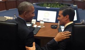 El presidente de Estados Unidos, Barack Obama, saluda al mandatario mexicano Enrique Peña Nieto