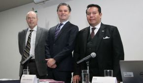 Aurelio Nuño (al centro) reconoció que México está estancado en educación