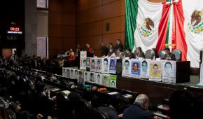 Padres de los 43 normalistas de Ayotzinapa fueron con los legisladores el 23 de noviembre