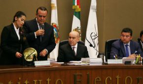 El Instituto Electoral del Estado de México durante una sesión pública