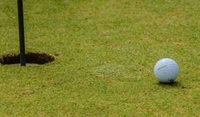 El golf es considerado un deporte elitista por lo costoso que resulta practicarlo
