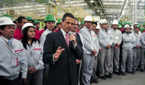 El presidente Peña durante la inauguración de una planta de Nissan en Aguascalientes, en 2013