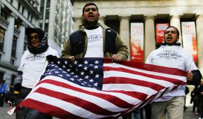 Miles de migrantes y ´dreamers' le dicen a Trump que están en Estados Unidos para quedarse #HereToStay