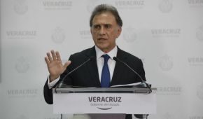 Miguel Ángel Yunes anunció medidas contra una empresa que celebró contratos con Javier Duarte