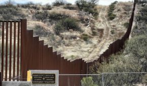 La línea divisoria entre México y Estados Unidos ya existe, aunque no en forma de muro