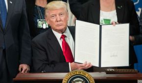 Donald Trump cumplió con su promesa de ordenar la construcción de un muro fronterizo
