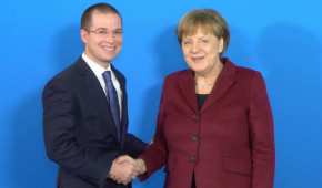 Ricardo Anaya y la canciller alemana Angela Merkel se reunieron en Berlín