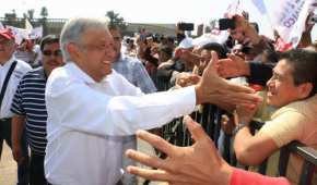 López Obrador parece dispuesto a poner de su parte si de pavimentar el camino a Los Pinos se trata, escribe Camarena
