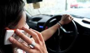 El uso del celular aumenta el riesgo de provocar un accidente vial