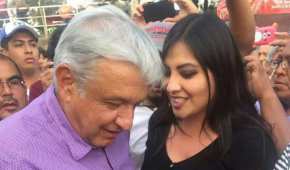 AMLO y Leticia Quezada en un mitin de Morena en el Estado de México