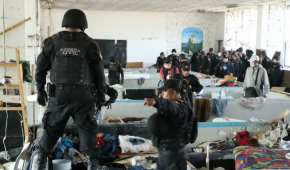 Elementos de Fuerza Civil realizan una revisión en el penal de Apodaca, Nuevo León, en febrero de 2016