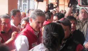 El candidato del PRI con sus seguidores en la capital mexiquense