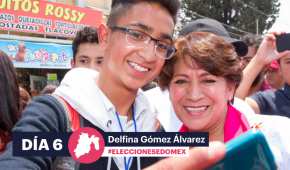 La candidata de Morena se toma selfies con simpatizantes