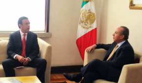 Humberto Moreira (izquierda) se enfrascó en una serie de declaraciones con el expresidente Felipe Calderón
