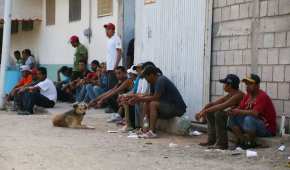 Un grupo de migrantes en espera de refugio en Oaxaca