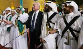 Sin una vestimenta tradicional, Trump disfrutó de una ceremonia de bienvenida en Arabia Saudia