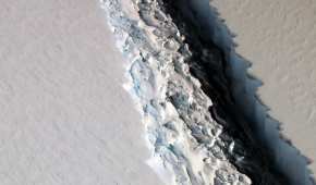 La imagen muestra la grieta donde se desprendió el iceberg