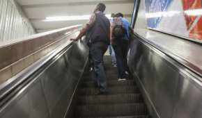 Un menor de edad sufrió este sábado un accidente en unas escaleras eléctricas del Metro