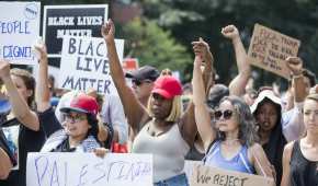 Miles de personas marcharon en Boston para expresar en contra de los supremacistas blancos