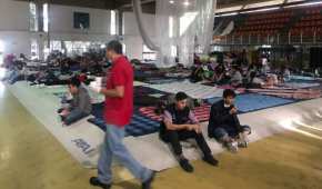 Cientos de personas afectadas por el sismo de la Ciudad de México en un albergue de la delegación Benito Juárez