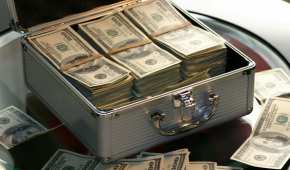 Una investigación reveló que decenas de hombres y mujeres de poder utilizan paraísos fiscales para guardar su dinero