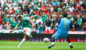 El delantero mexicano anotó el gol de la victoria en un amistoso de México contra España, en agosto de 2010