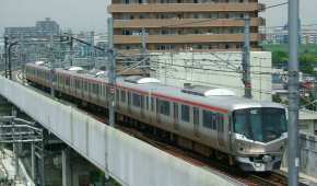 Uno de los trenes que utiliza una compañía japonesa para conectar la ciudad de Tsukuba a Tokio