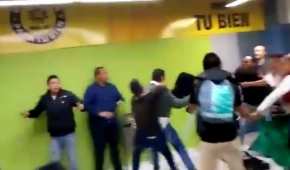 Militantes del PRD capitalino peleando dentro de sus oficinas