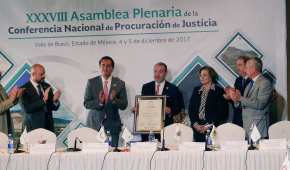 Raúl Cervantes recibió un reconocimiento en la Conferencia Nacional de Procuración Justicia