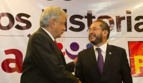 López Obrador y Eric Flores durante la firma de la alianza electoral