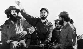 Enero de 1959, mes en el que triunfó la Revolución Cubana encabezada por Fidel Castro (centro)