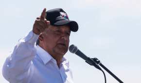 Riva Palacio escribe que López Obraor, puntero en las encuestas, parece un gladiador herido