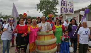 Gustavo Saro de Rico (centro) aprovechó el Día del niño para dar un espectáculo a niños de Reynosa