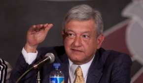 López Obrador en 2011 en el auditorio Ricardo Flores Magón de la Facultad