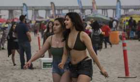 Dos mujeres en las Playas de Rosarito