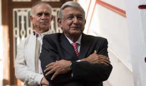 López Obrador tiene el viejo régimen que quiere demoler y el cual convive con el nuevo régimen que desea construir.