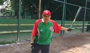 AMLO mostró su afición por el béisbol y dijo que impulsará el deporte en su gobierno
