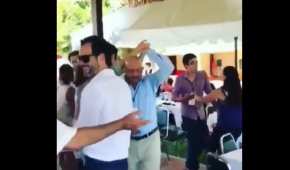 El exmandatario y su hijo mostraron cómo bailan las cumbias