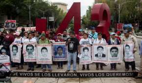 Padres de los normalistas exigen justicia y quieren con vida a los jóvenes desaparecidos