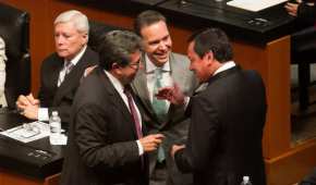 Ricardo Monreal, Manuel Velasco y Miguel Ángel Osorio Chong durante la instalación del Senado