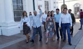 Además de encabezar un mitin, López Obrador se reunió con la gobernadora de la entidad