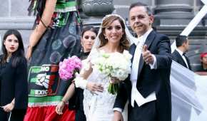 Dulce Silva y César Yáñez durante su boda el sábado pasado en Puebla