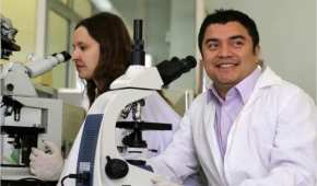 El microbiólogo Alejandro Cabrera podría llevarse el Premio Nobel de Medicina