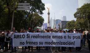 Centenares de personas acudieron a las calles para protestar por la cancelación del aeropuerto de Texcoco