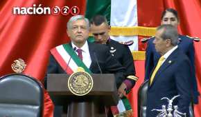 Andrés Manuel López Obrador con la banda presidencial